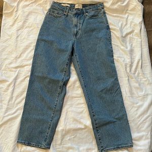 Universal Thread Medium Wash Jeans